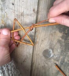 pulling willow knot tight to finish end of star