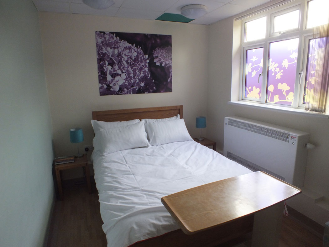 Benson suite bedroom, Salisbury District Hospital